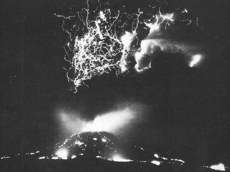 Quello spettrale Cesare dalla testa di cane. Vesuvio, 1944