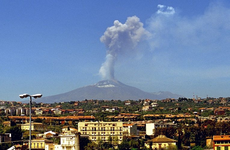 Accadde vent’anni fa: l’Etna saluta il nuovo millennio … a modo suo!