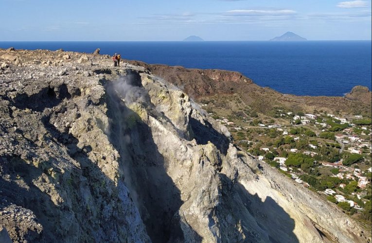 Rilevamento geologico a La Fossa di Vulcano