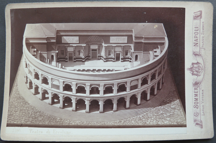 Fig. 1 - Plastico del Teatro Romano di Ercolano. Archivio Giorgio Sommer.