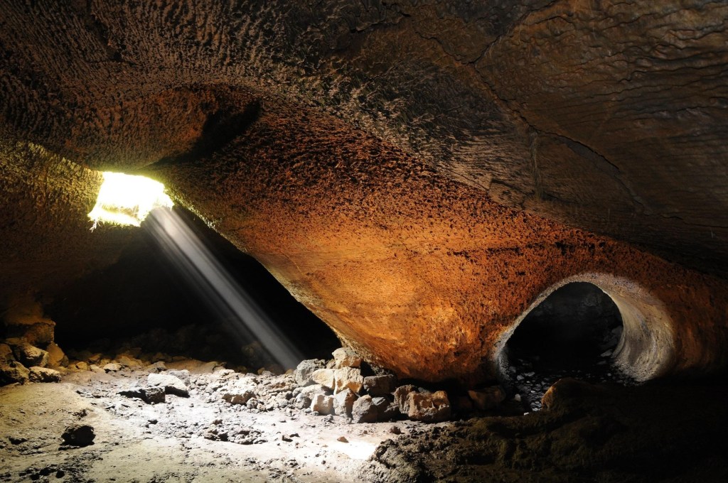 Grotta Micio Conti, grotta di scorrimento lavico localizzata all’interno della riserva naturale integrata “Complesso Immacolatelle e Micio Conti”, dove si è svolto il test