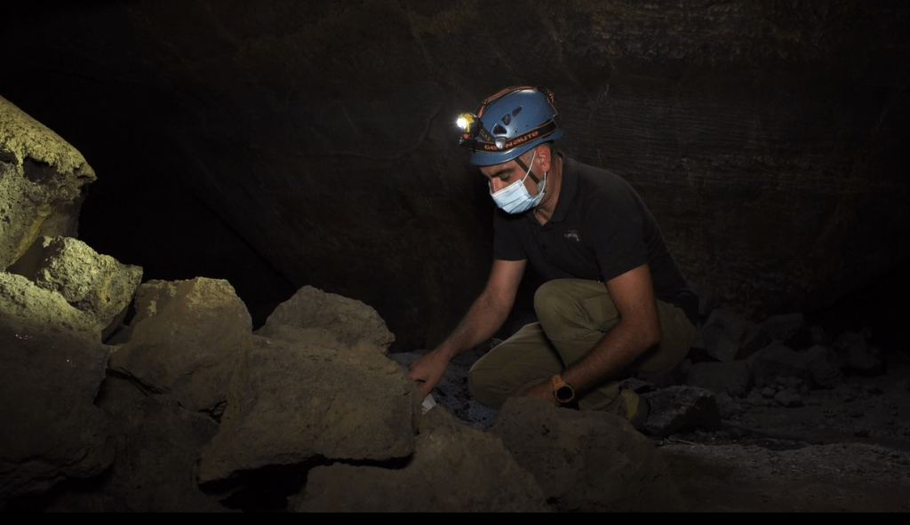Il Dr. R. Catania di STMicroelectronics durante l’installazione del sensore