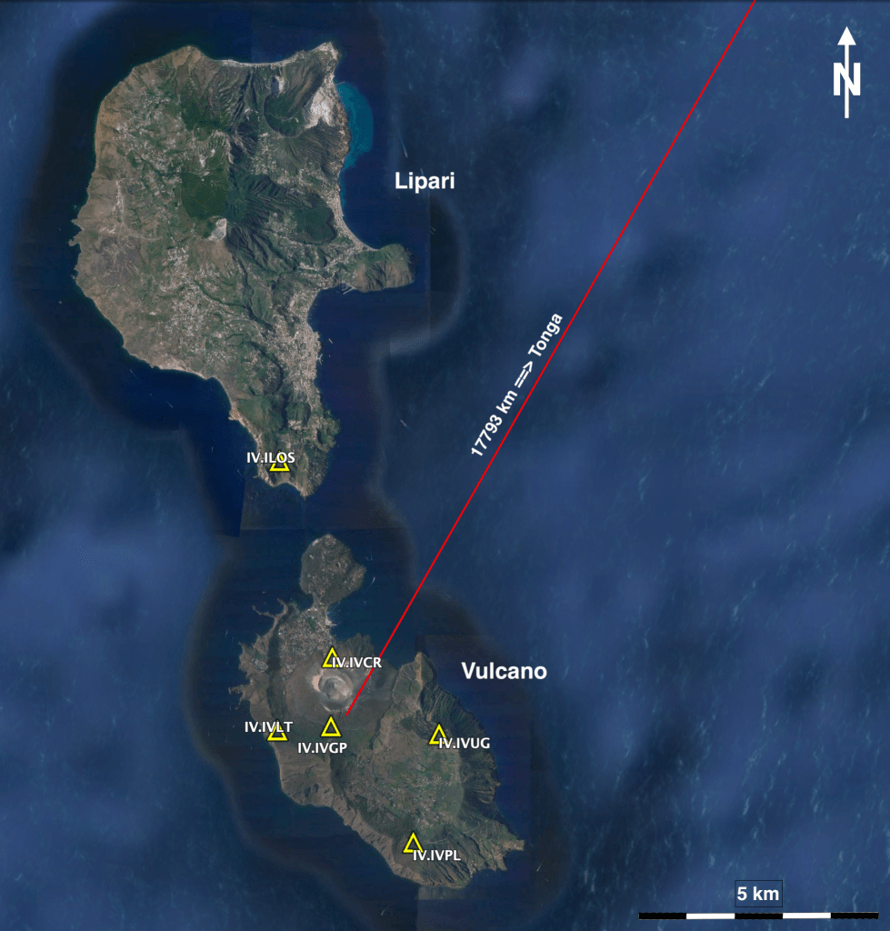 Figura 1 - Mappa della rete sismica dell’INGV installata Vulcano e Lipari, distanza epicentrale da Tonga 17793 km (~160°).