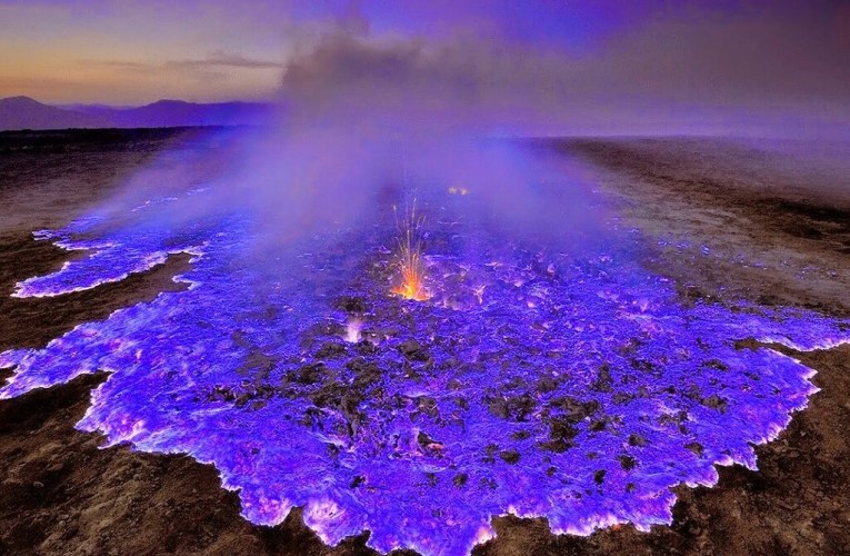Quando la ”lava” è blu: il mistero del vulcano Kawah Ijen in Indonesia