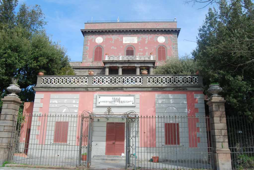 Figura 1 - Il Reale Osservatorio Vesuviano (Fotografia di Sandro de Vita).