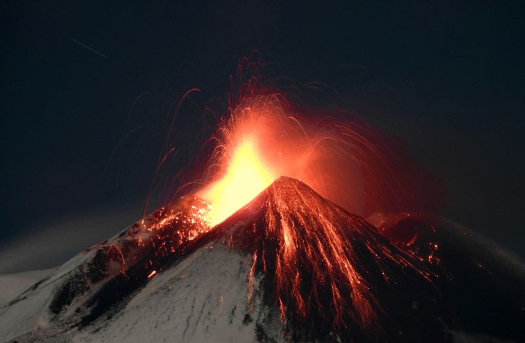 L’Etna in eruzione… intermittente! Cosa succede?