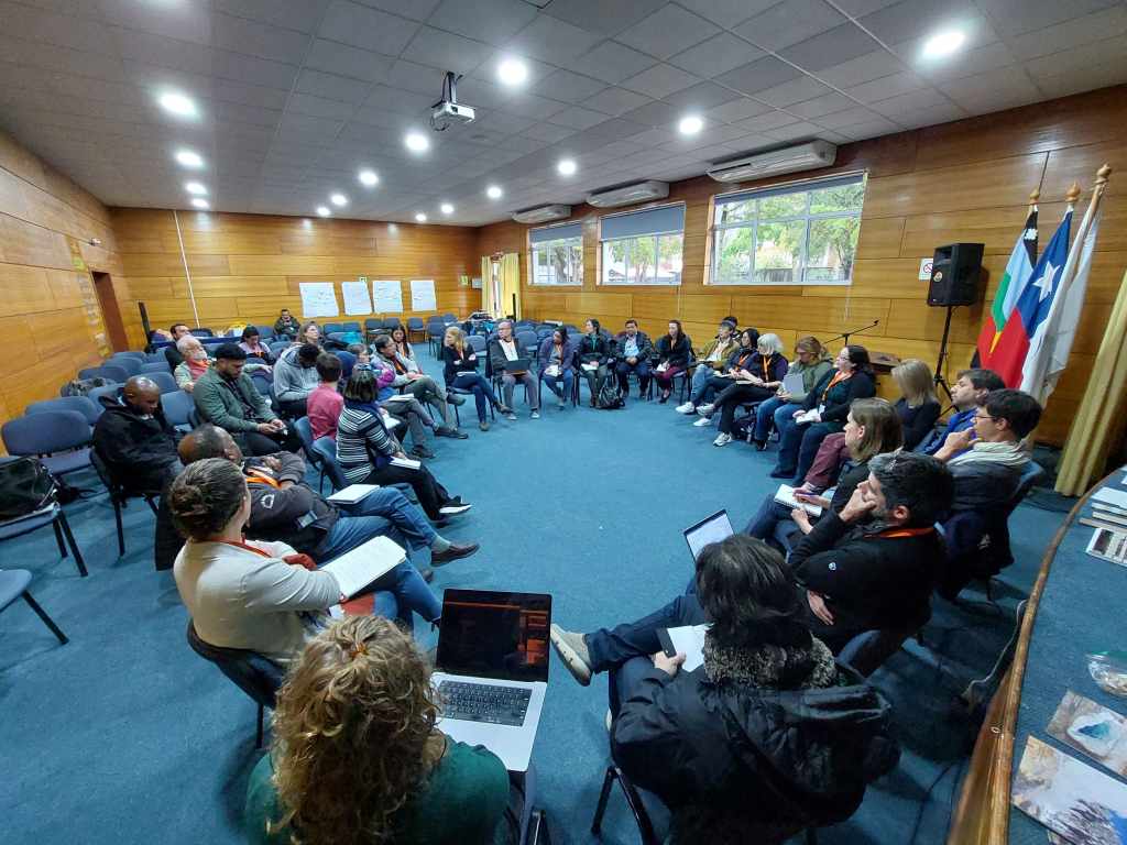Figure 4 - Un momento di discussione in gruppi ristretti, durante il workshop VOBP 2023 di Pucon, Cile.