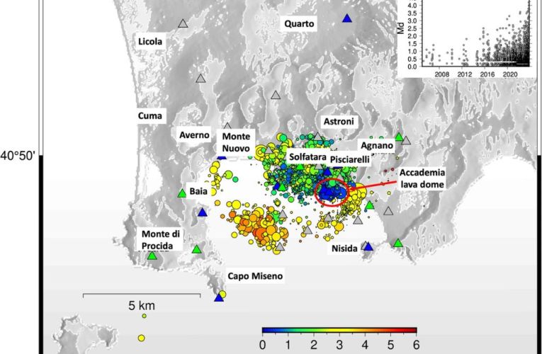 La distribuzione della magnitudo dei terremoti rivela la struttura dei Campi Flegrei